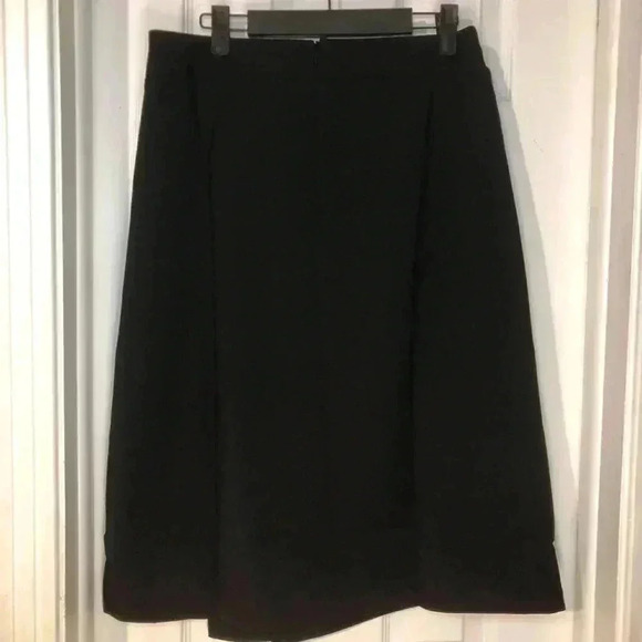 Black skirt with rhinestone accents size 6P - Picture 8 of 12